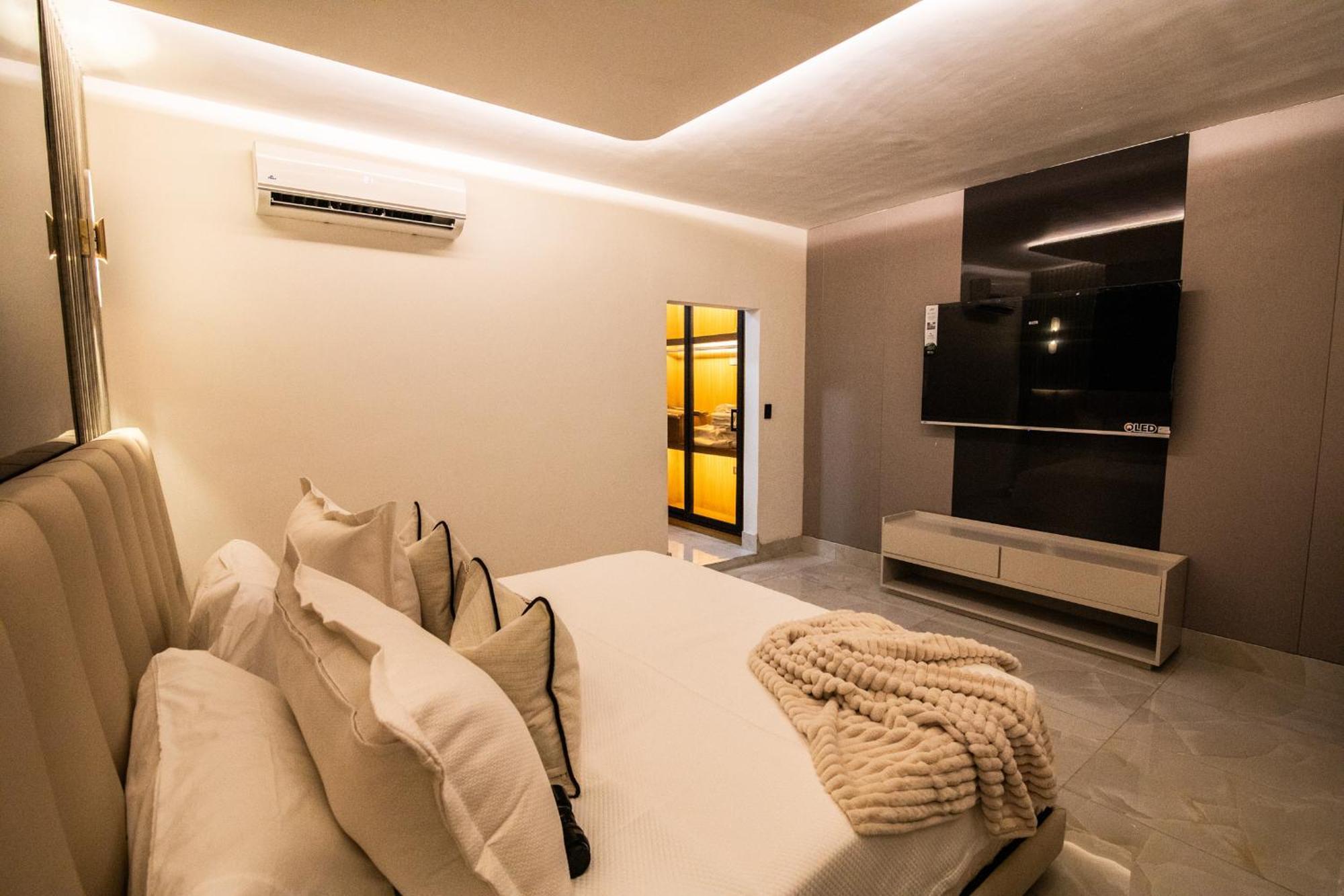 Lovera Hotel Сантьяго-де-лос-Кабальерос Экстерьер фото