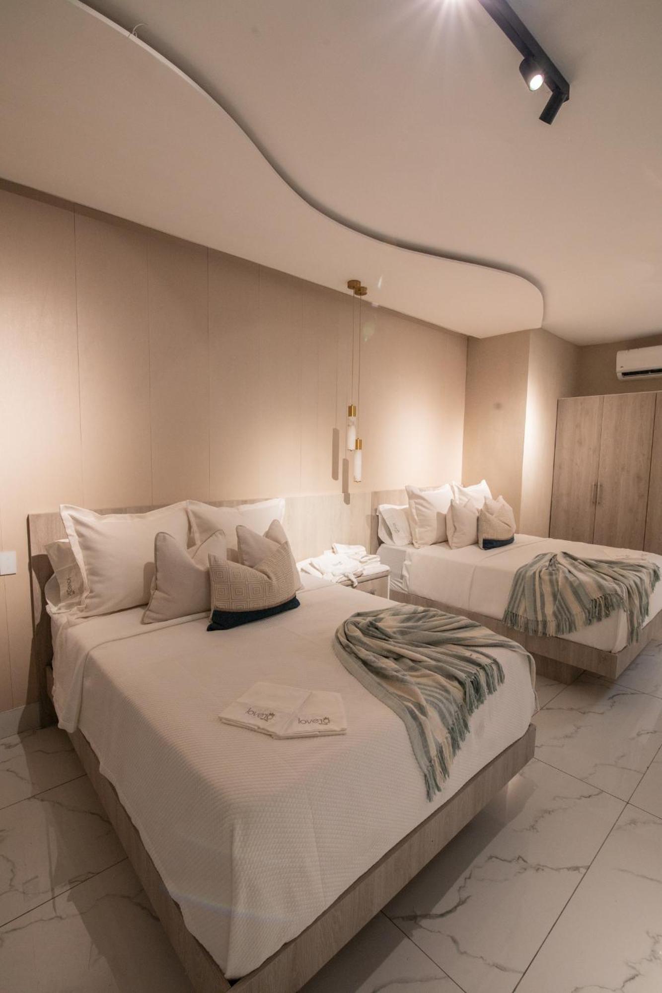 Lovera Hotel Сантьяго-де-лос-Кабальерос Экстерьер фото